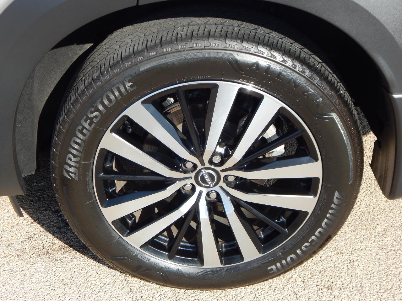 Nissan Pathfinder Platinum 2WD 2024