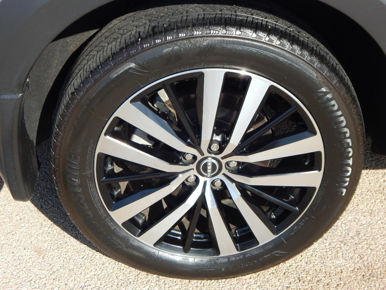 Nissan Pathfinder Platinum 2WD 2024