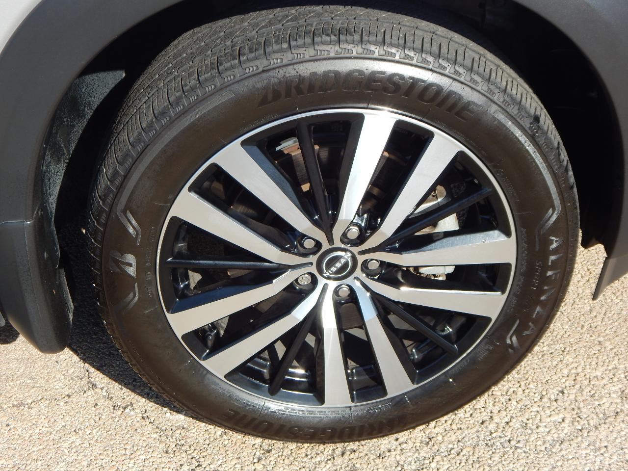 Nissan Pathfinder Platinum 2WD 2024