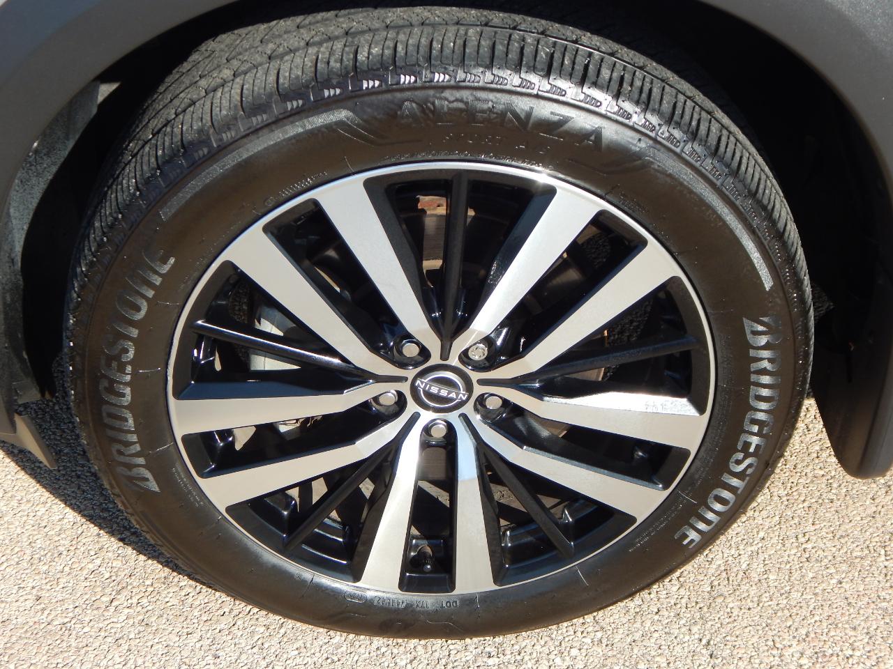 Nissan Pathfinder Platinum 2WD 2024