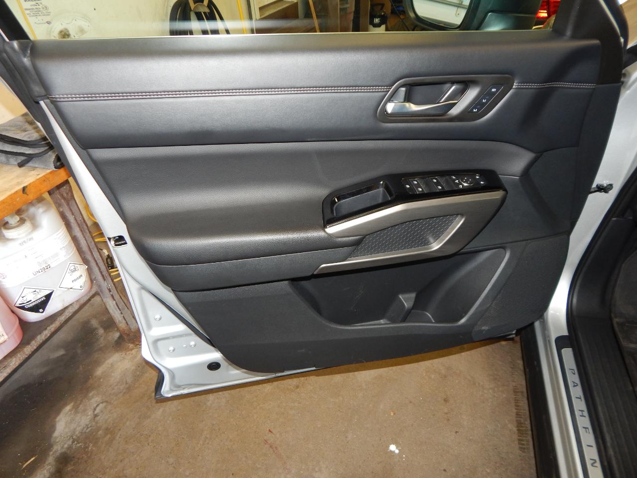 Nissan Pathfinder Platinum 2WD 2024