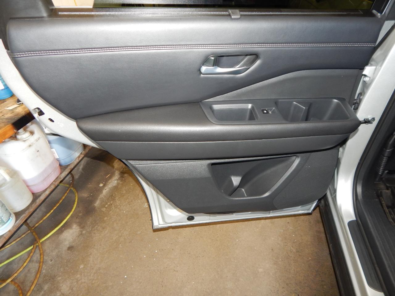 Nissan Pathfinder Platinum 2WD 2024