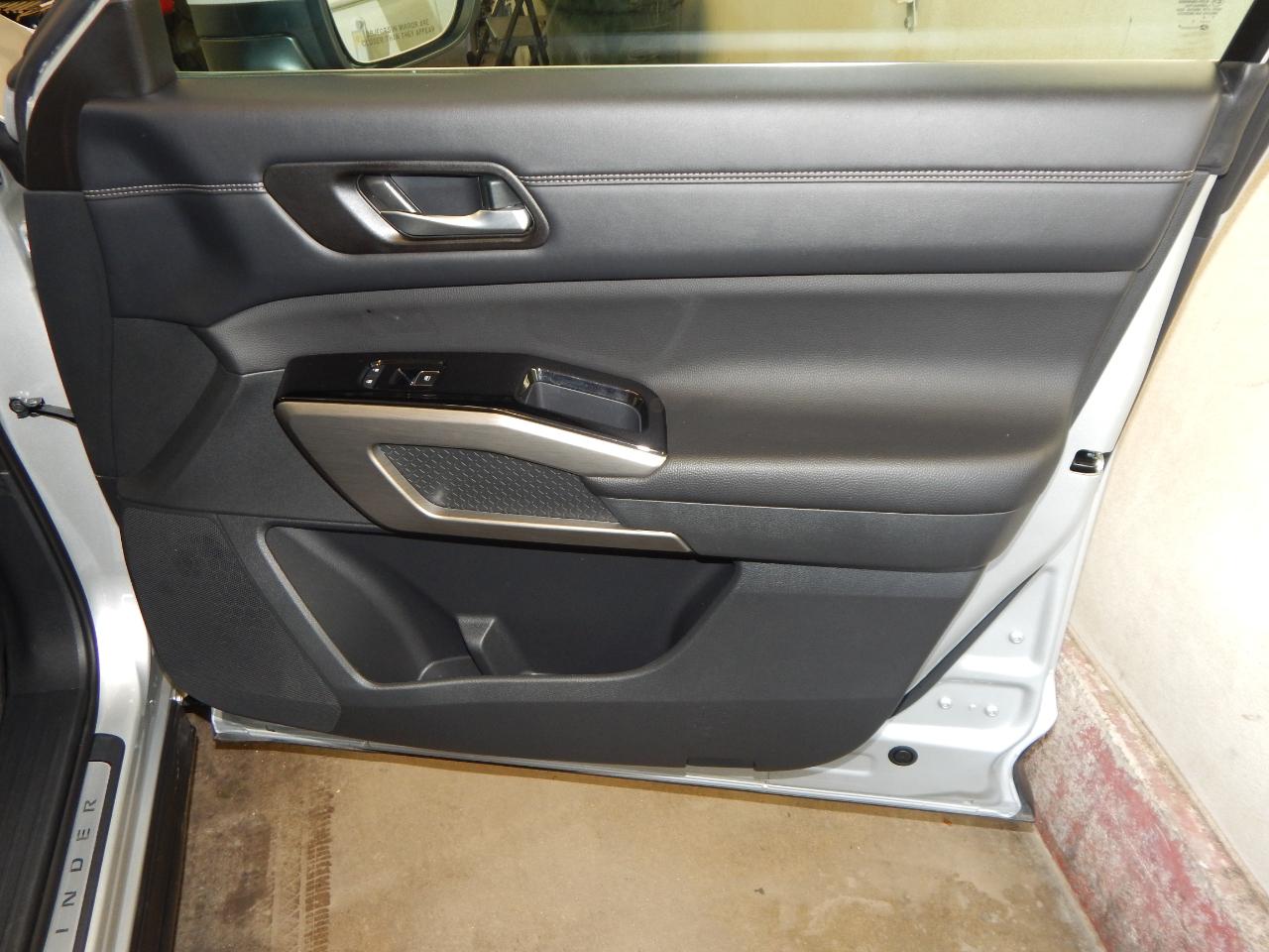 Nissan Pathfinder Platinum 2WD 2024