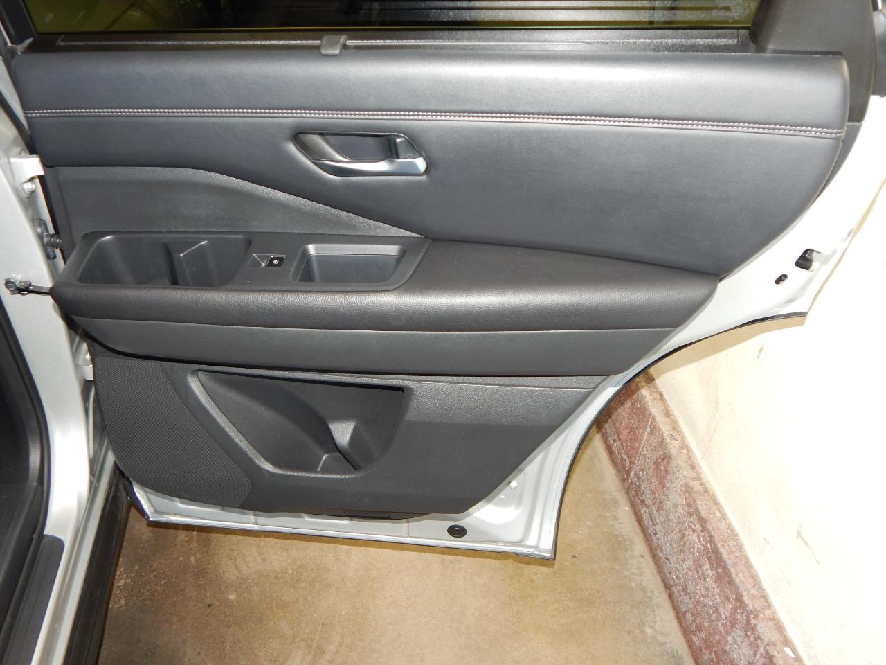 Nissan Pathfinder Platinum 2WD 2024