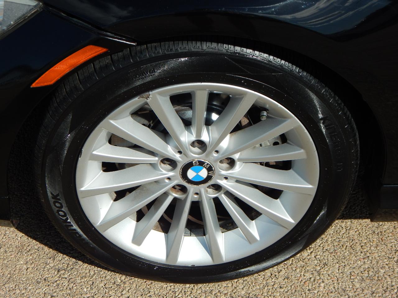 BMW 3 Series 4dr Sdn 335i xDrive AWD 2011