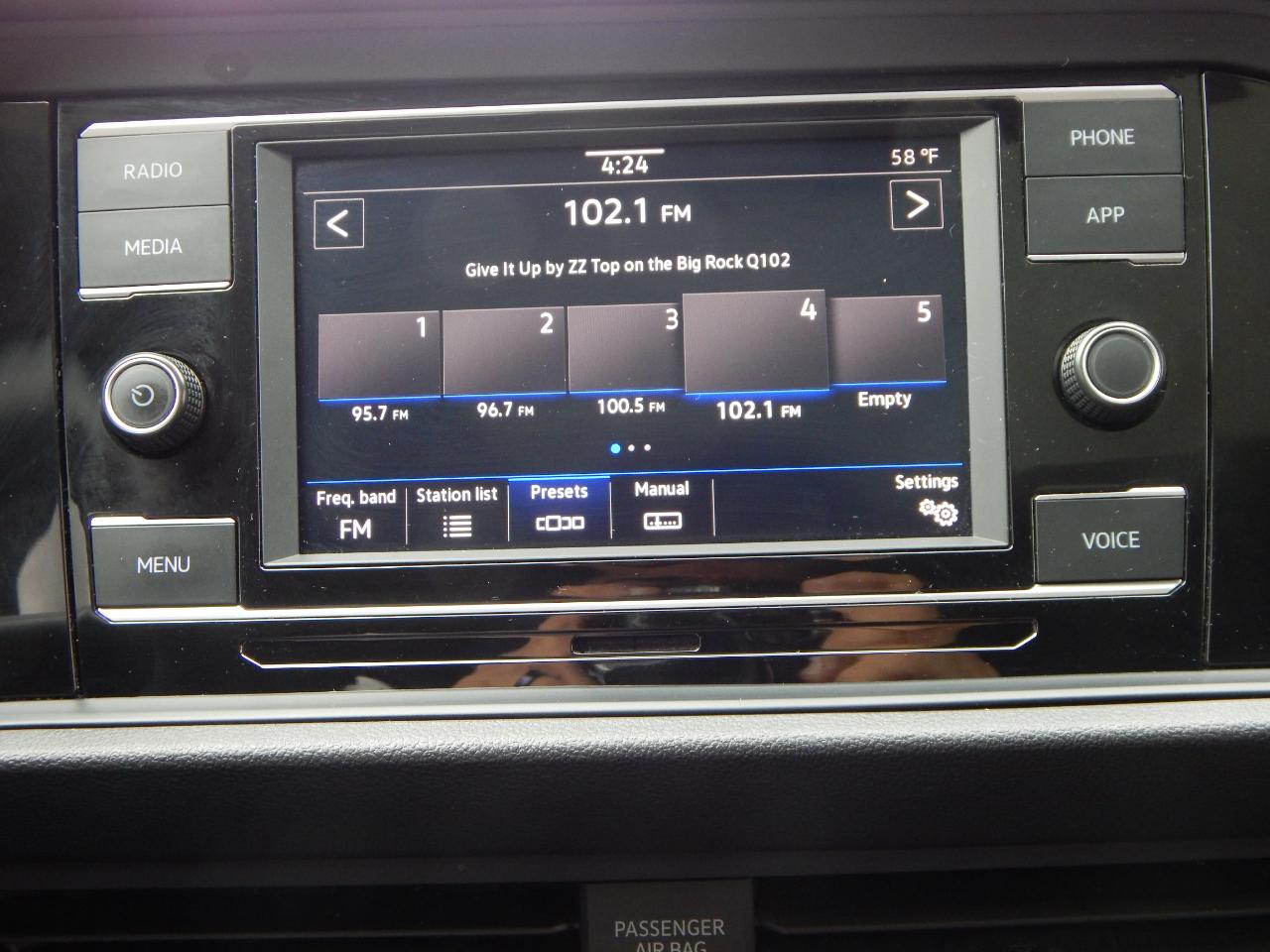 Volkswagen Jetta SE Auto 2024