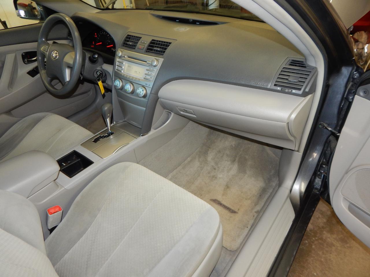 Toyota Camry 4dr Sdn I4 Auto LE (Natl) 2008