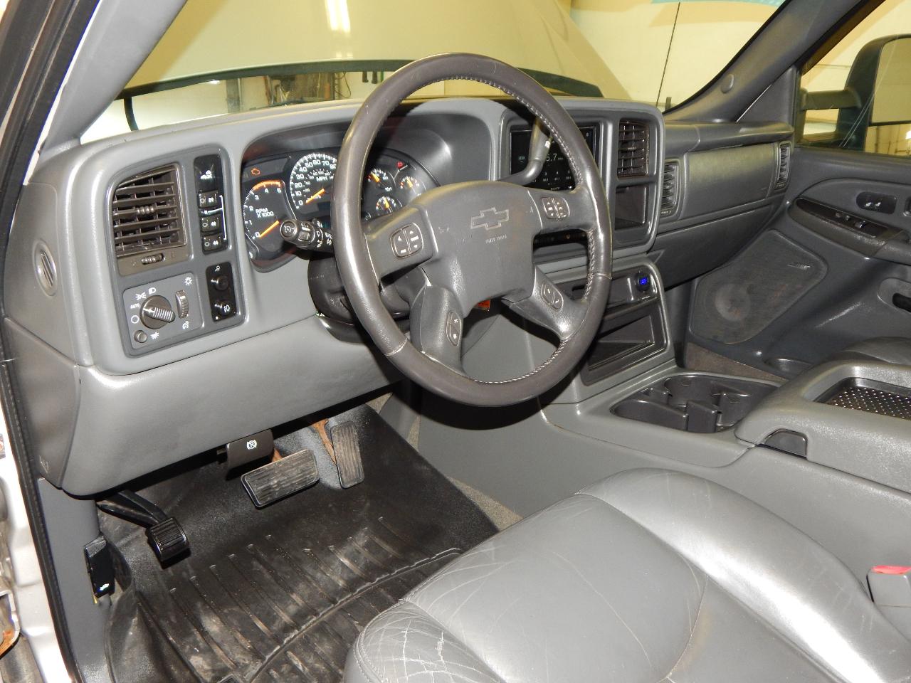 Chevrolet Silverado 2500HD Crew Cab 153" WB 4WD LT 2005