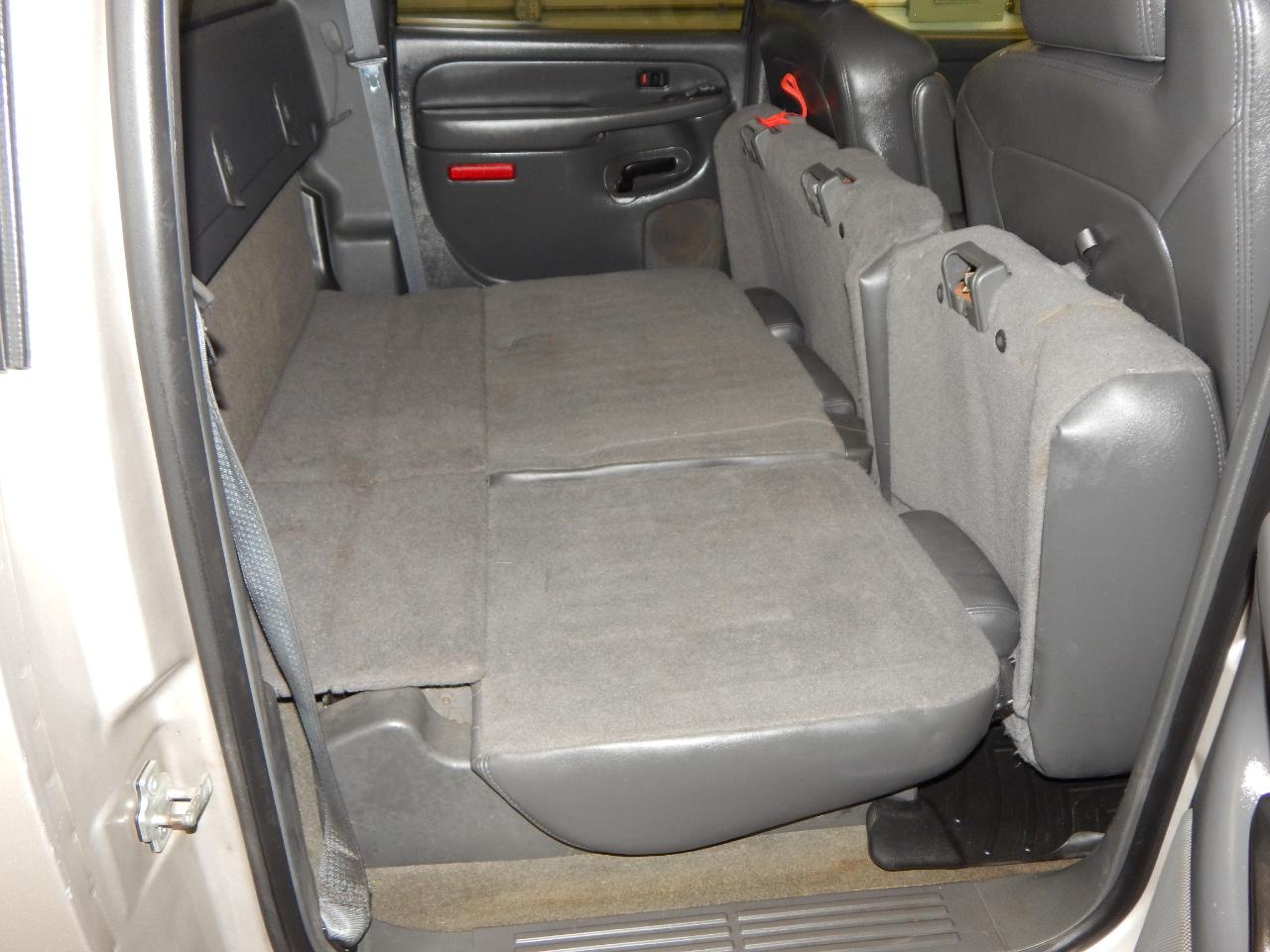 Chevrolet Silverado 2500HD Crew Cab 153" WB 4WD LT 2005
