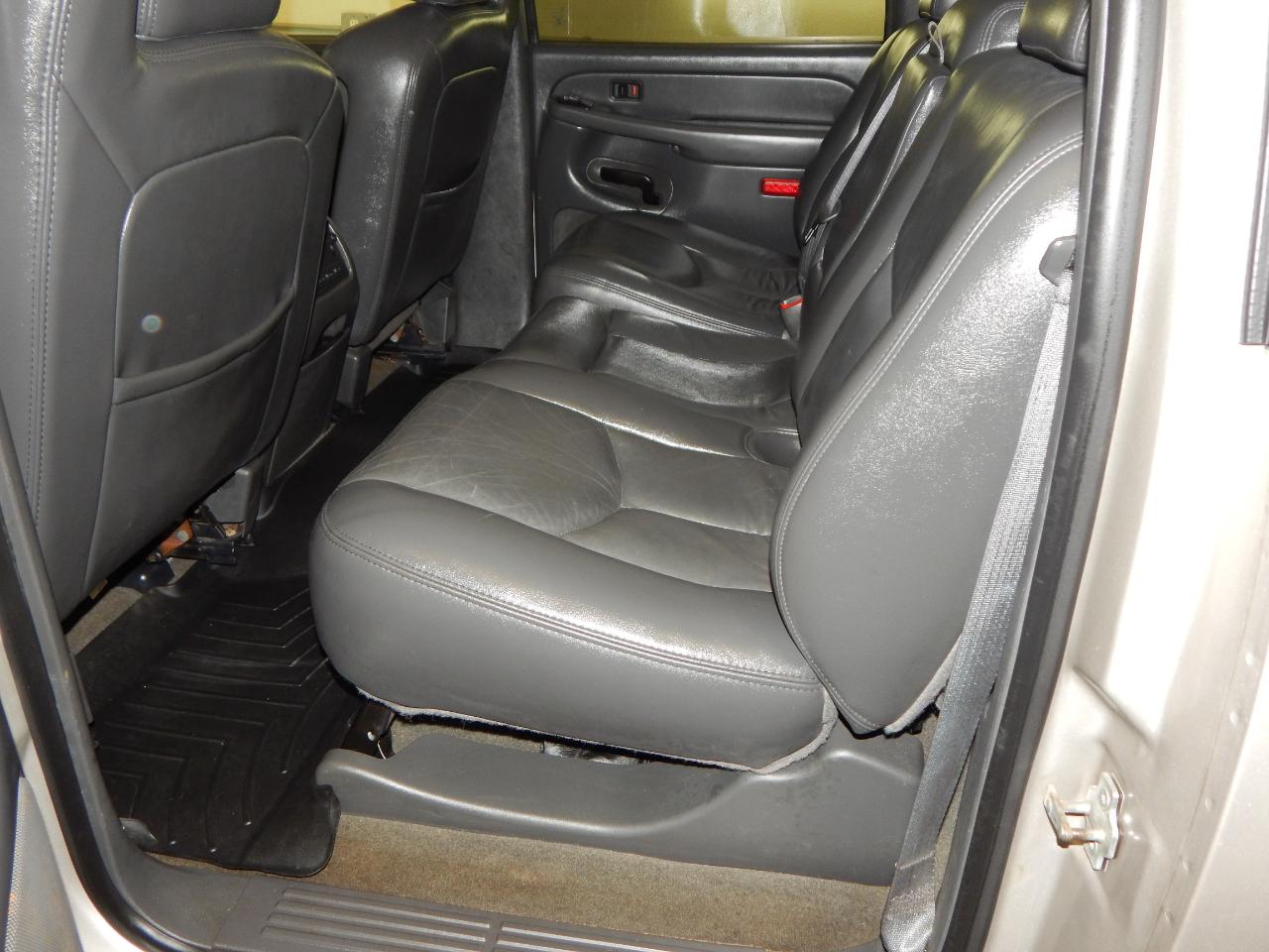 Chevrolet Silverado 2500HD Crew Cab 153" WB 4WD LT 2005