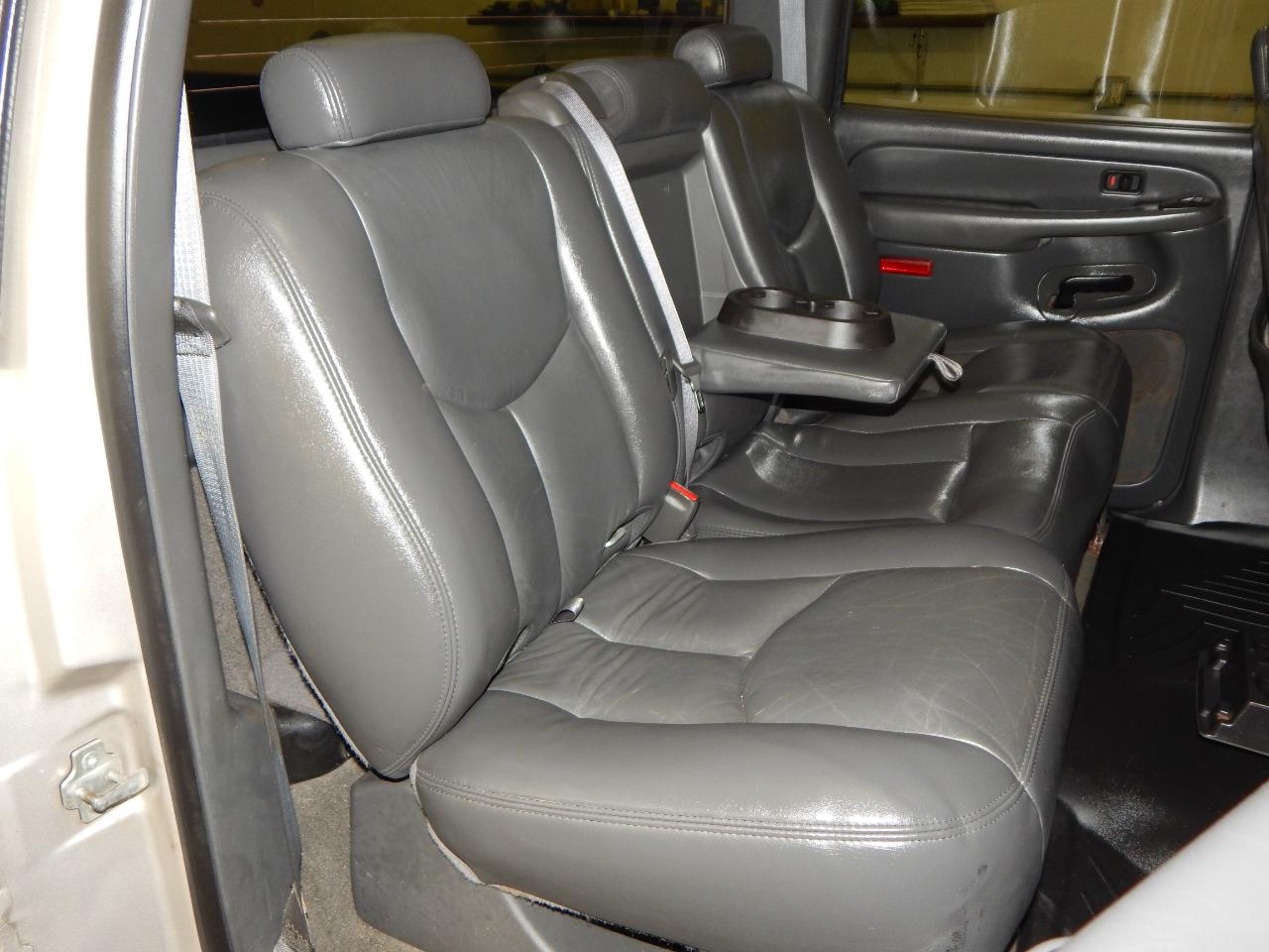Chevrolet Silverado 2500HD Crew Cab 153" WB 4WD LT 2005