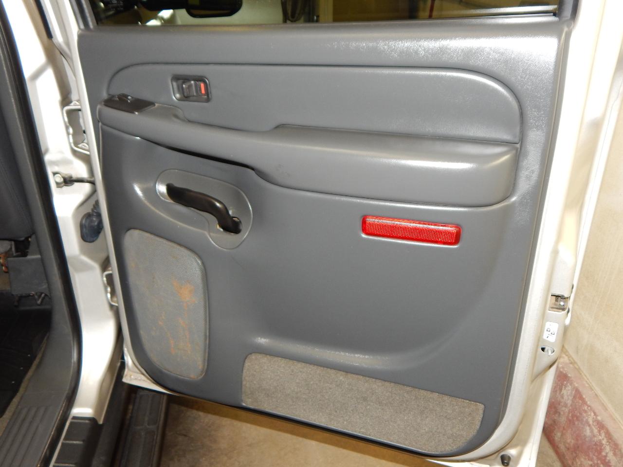 Chevrolet Silverado 2500HD Crew Cab 153" WB 4WD LT 2005