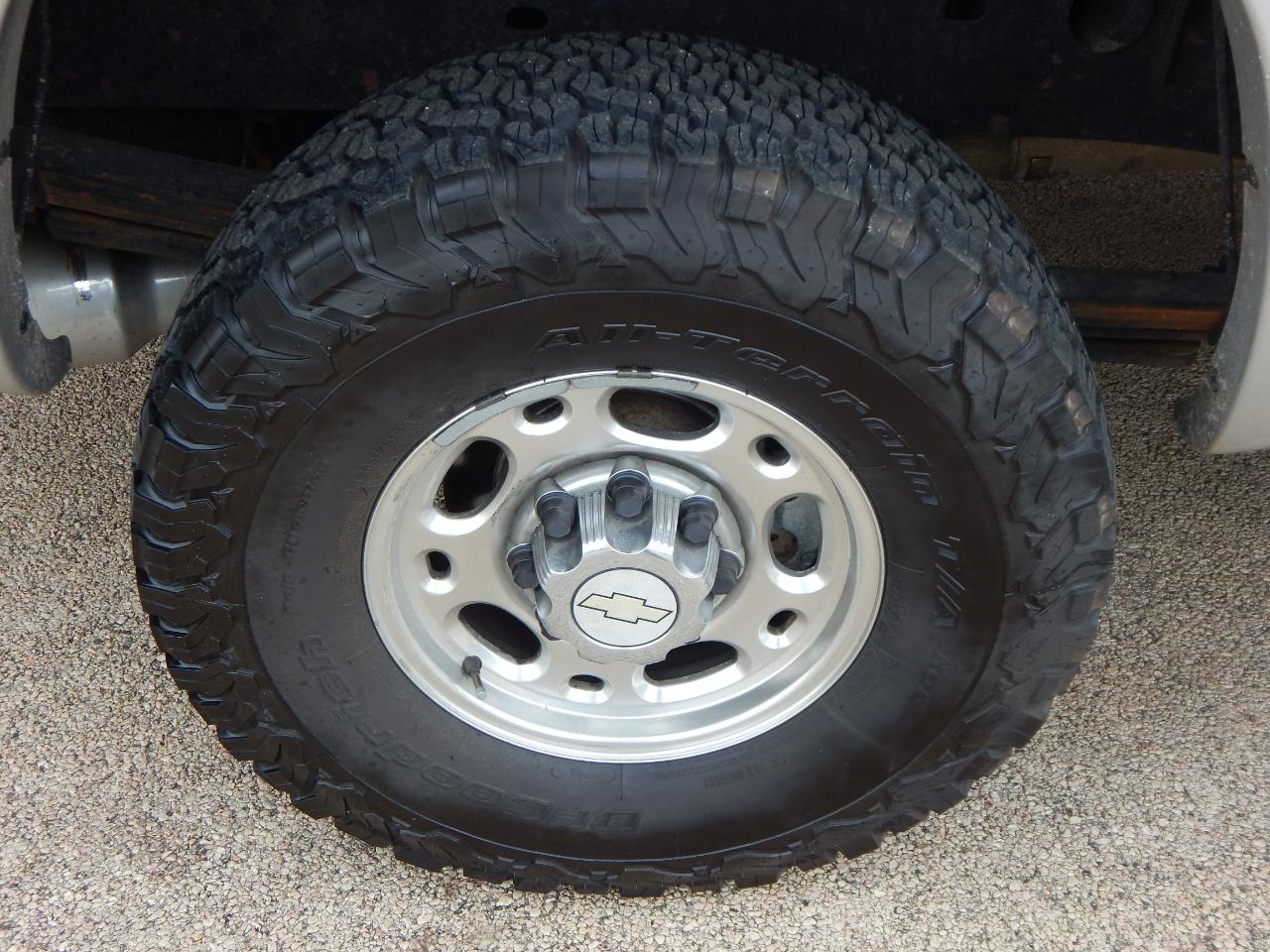 Chevrolet Silverado 2500HD Crew Cab 153" WB 4WD LT 2005