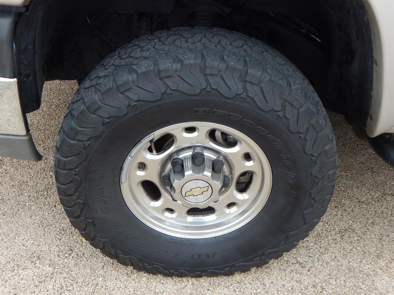Chevrolet Silverado 2500HD Crew Cab 153" WB 4WD LT 2005