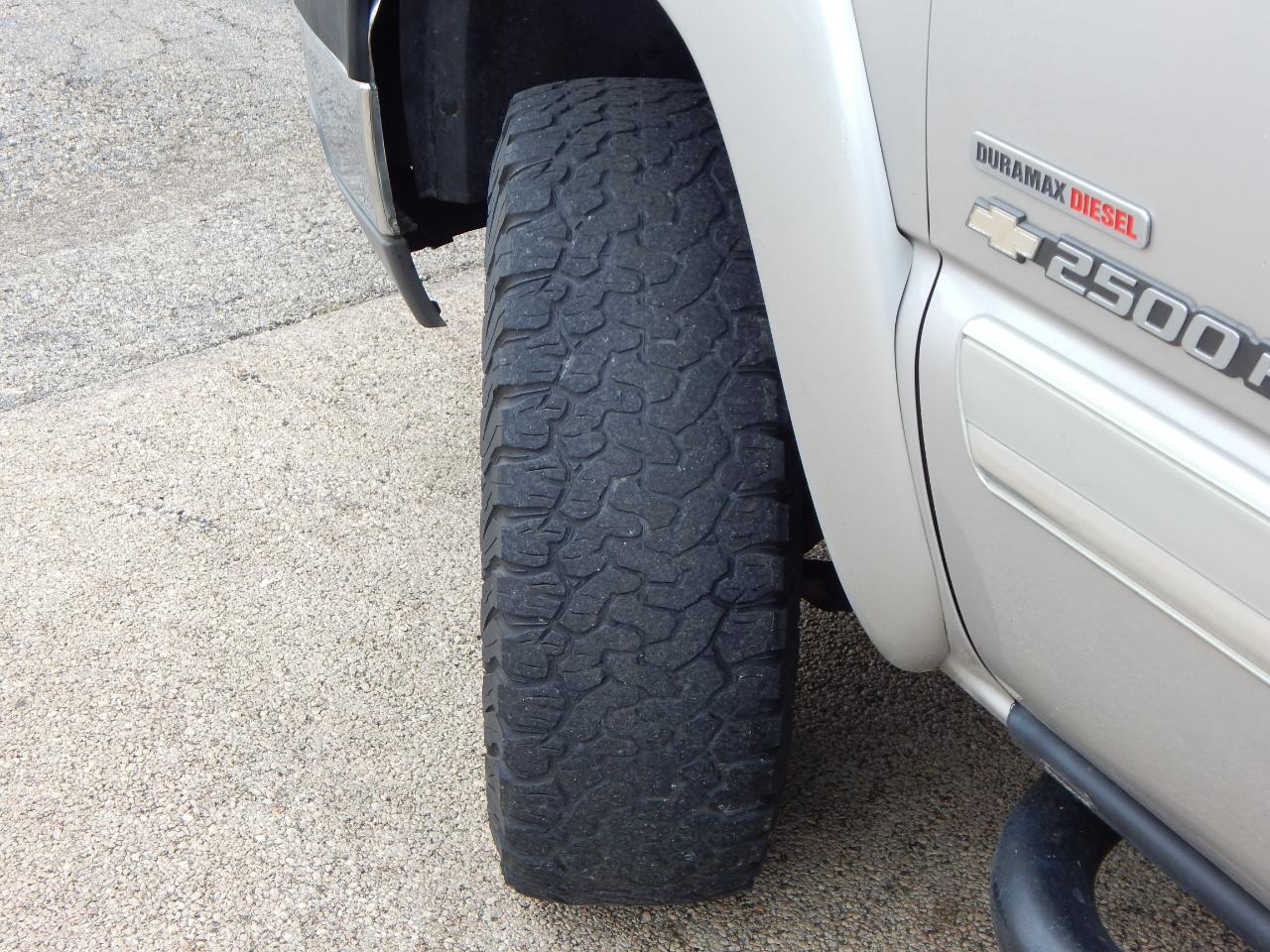 Chevrolet Silverado 2500HD Crew Cab 153" WB 4WD LT 2005