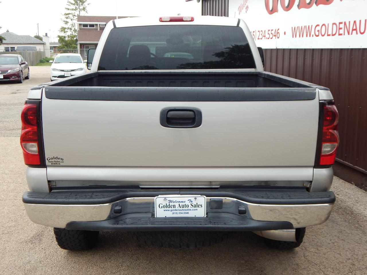 Chevrolet Silverado 2500HD Crew Cab 153" WB 4WD LT 2005