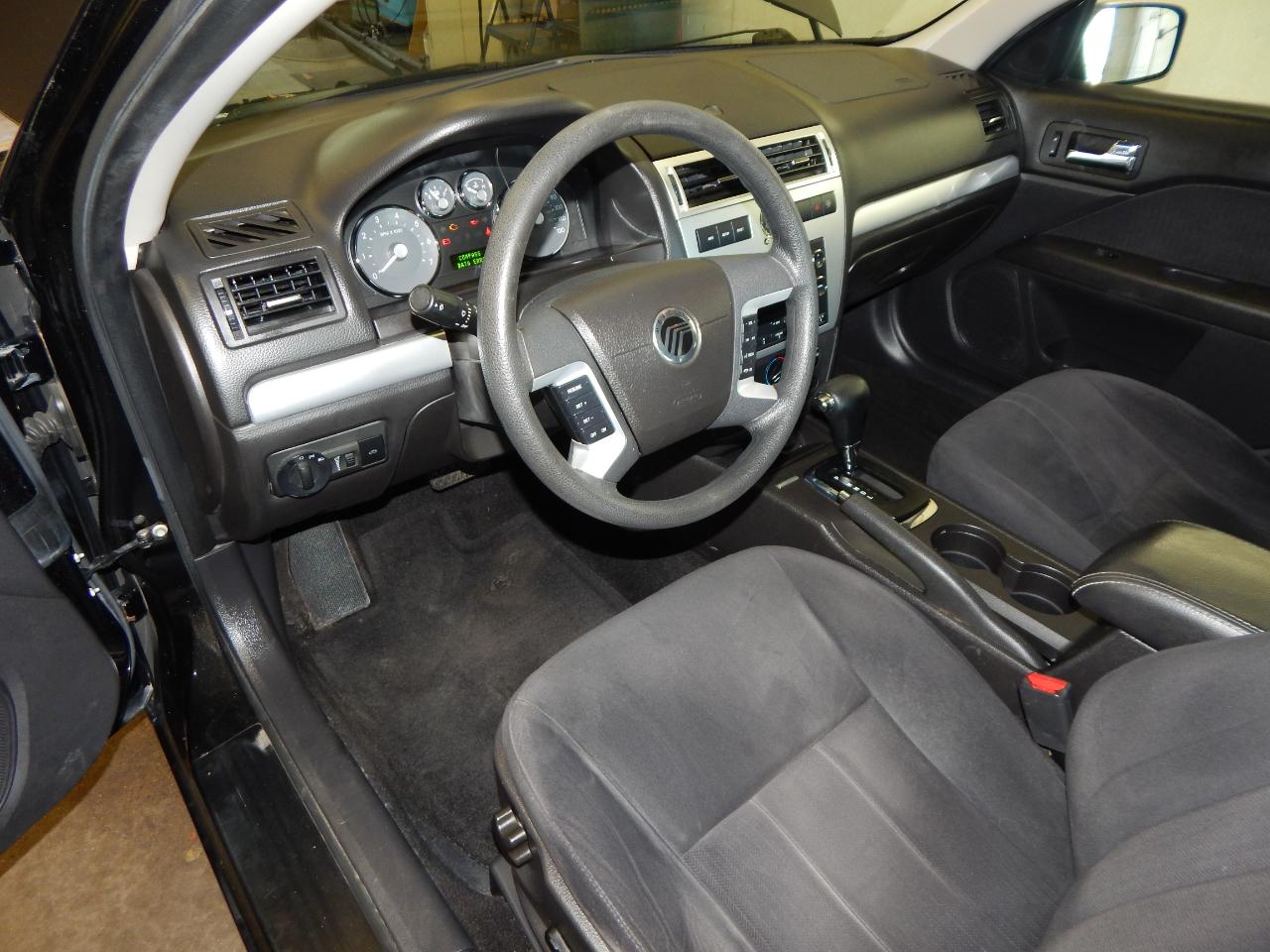 Mercury Milan 4dr Sdn I4 FWD 2009