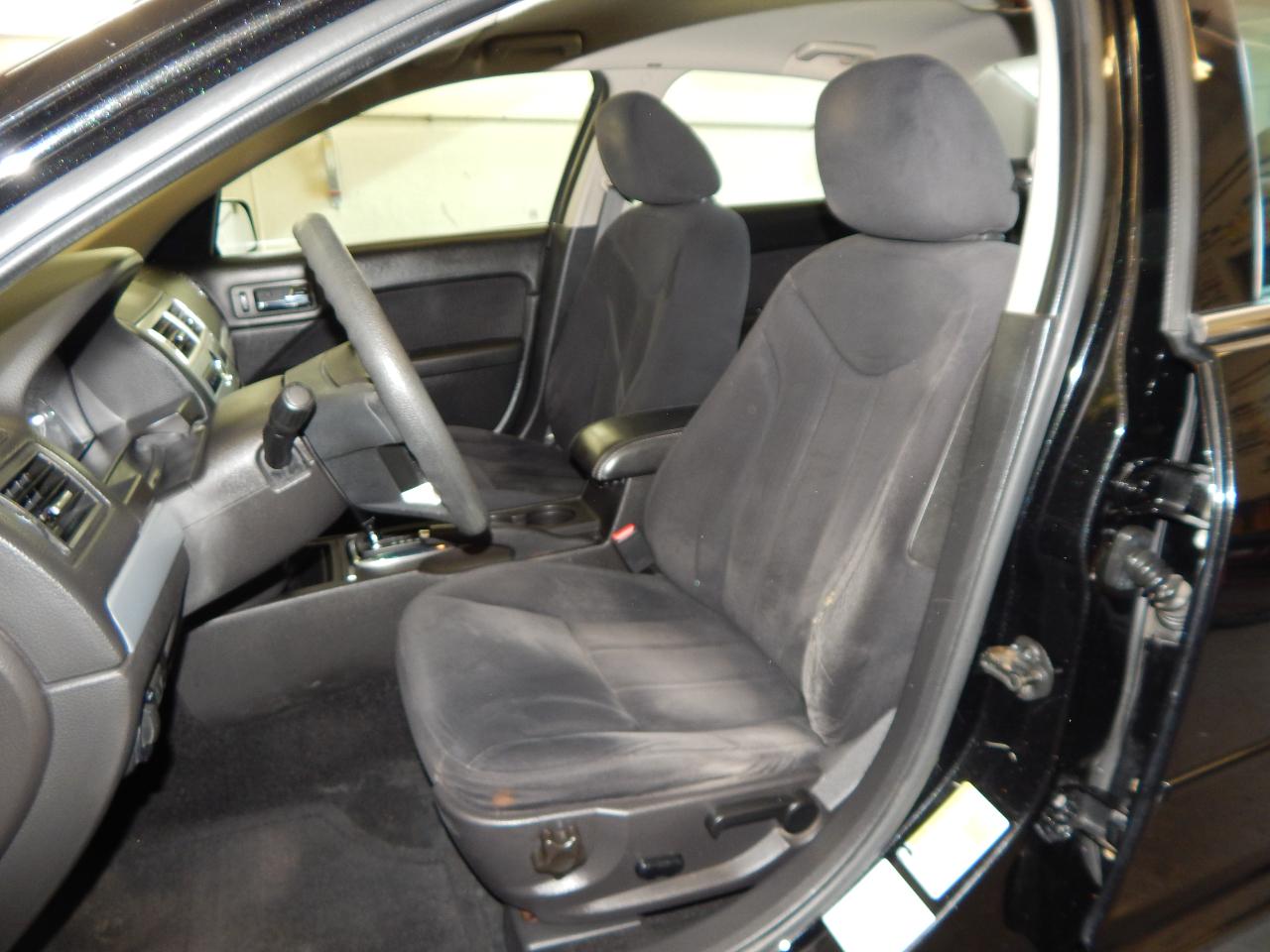 Mercury Milan 4dr Sdn I4 FWD 2009