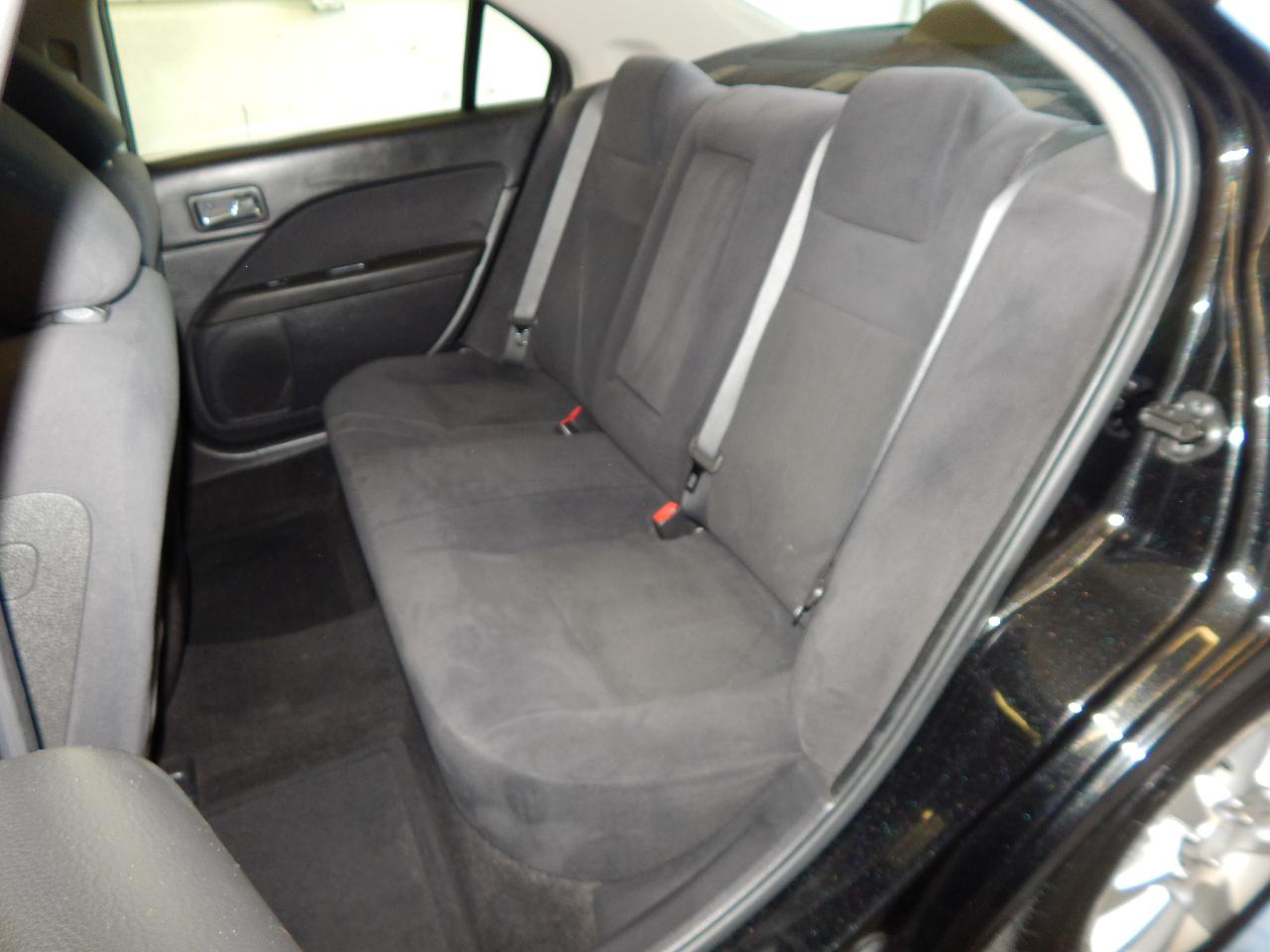 Mercury Milan 4dr Sdn I4 FWD 2009