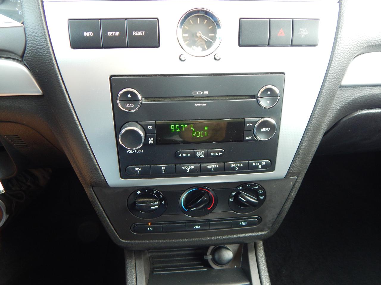 Mercury Milan 4dr Sdn I4 FWD 2009