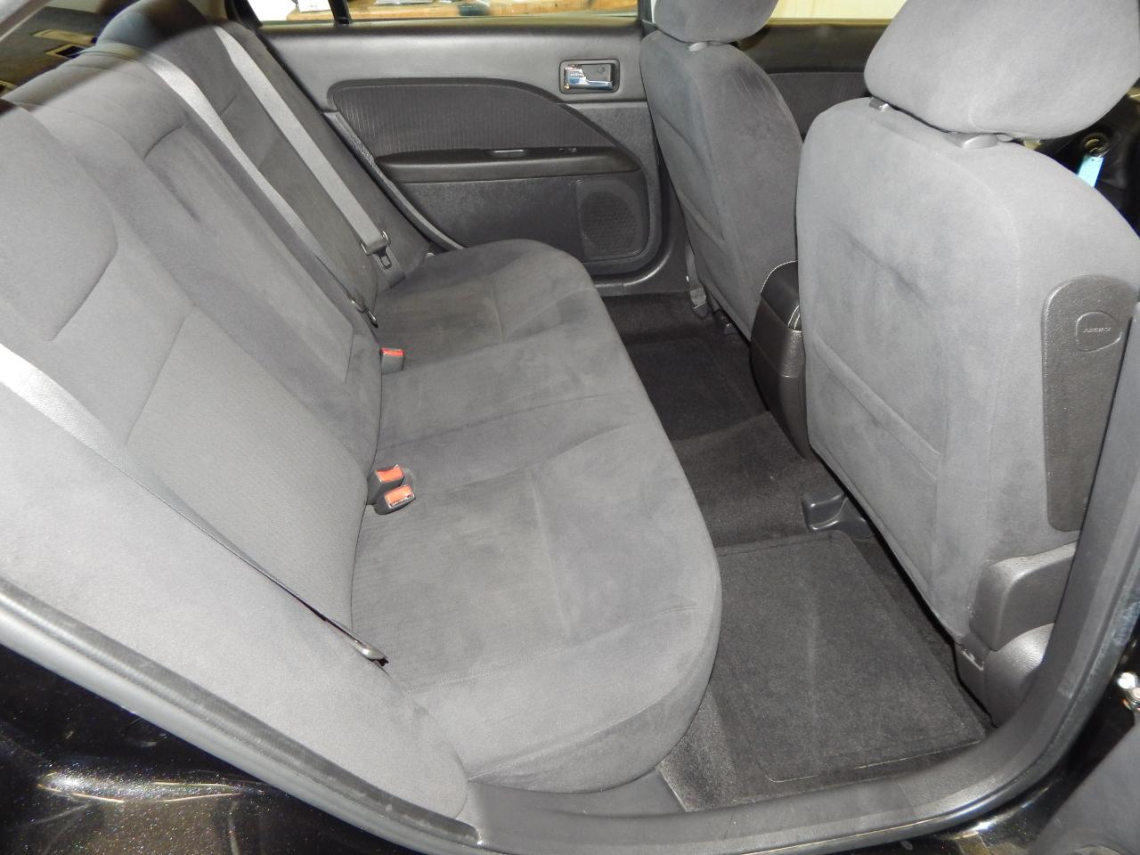 Mercury Milan 4dr Sdn I4 FWD 2009