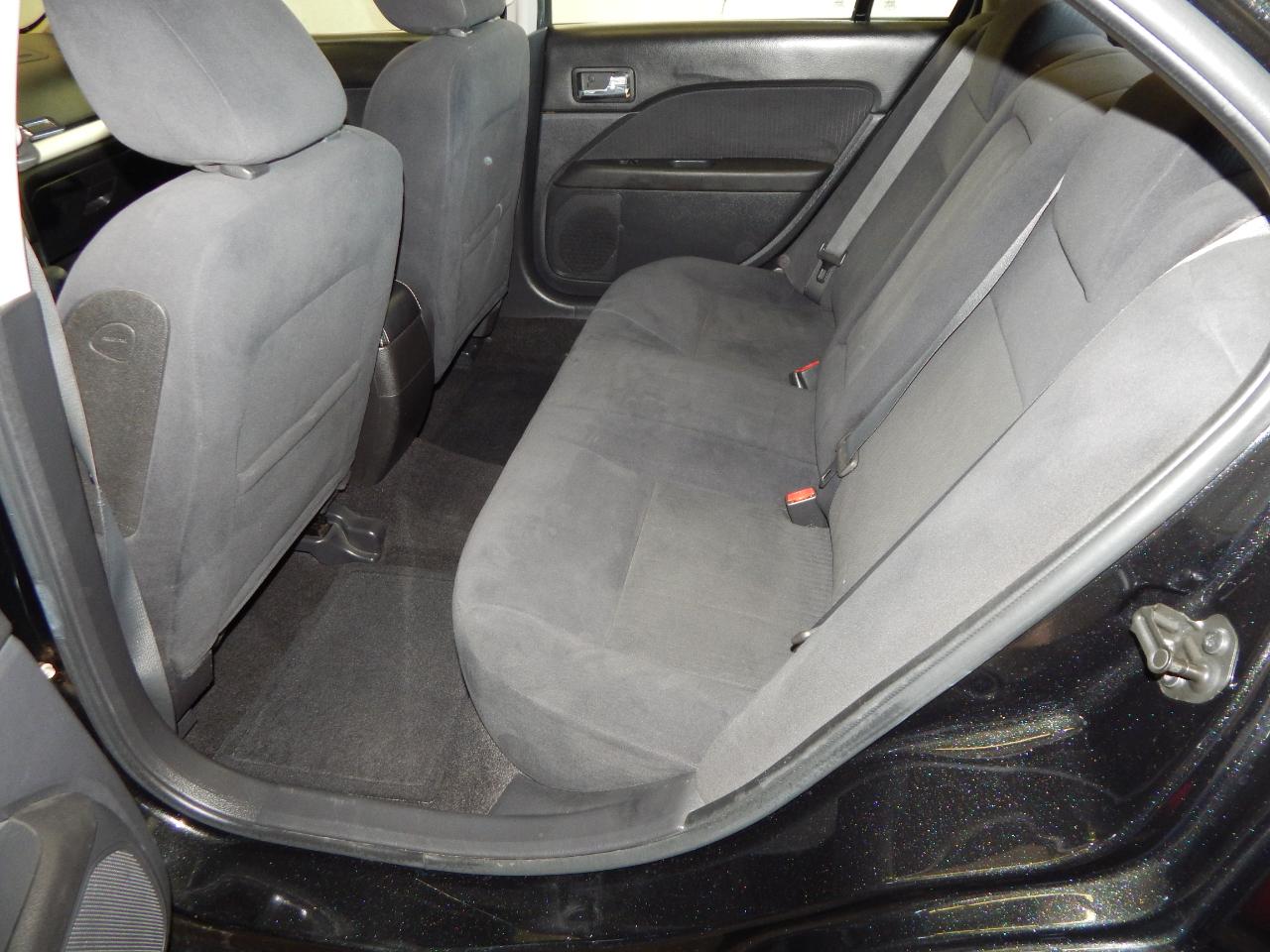 Mercury Milan 4dr Sdn I4 FWD 2009