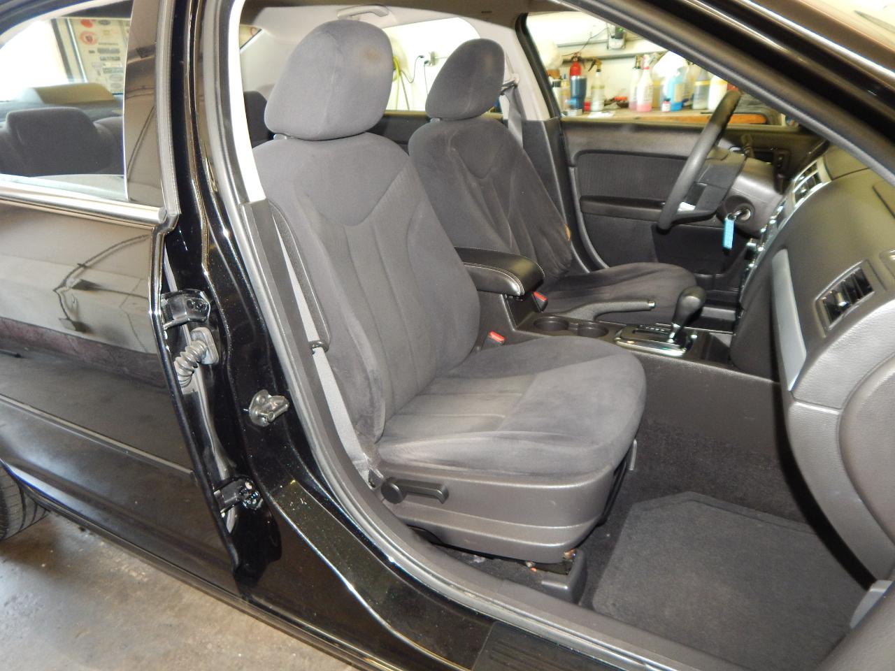 Mercury Milan 4dr Sdn I4 FWD 2009