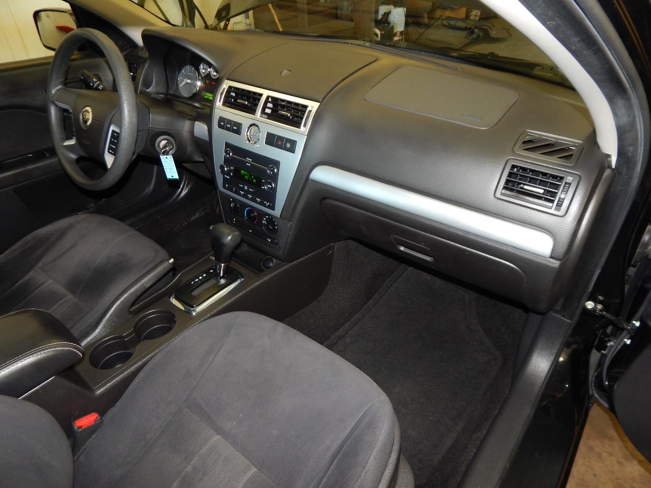 Mercury Milan 4dr Sdn I4 FWD 2009