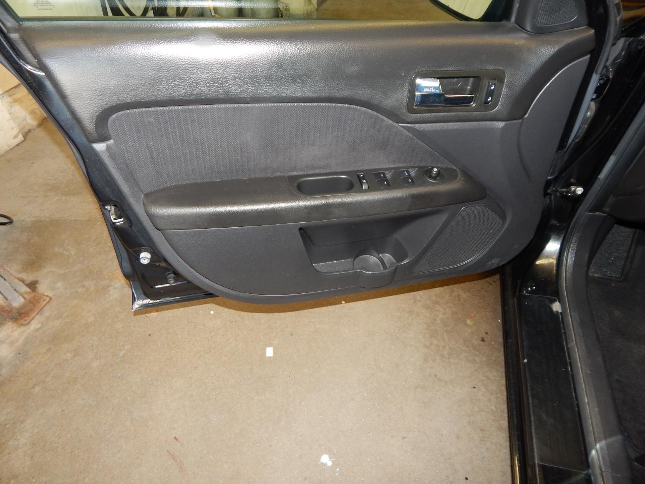 Mercury Milan 4dr Sdn I4 FWD 2009
