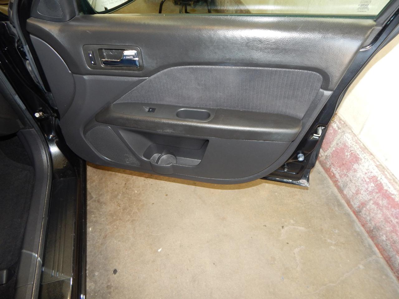 Mercury Milan 4dr Sdn I4 FWD 2009