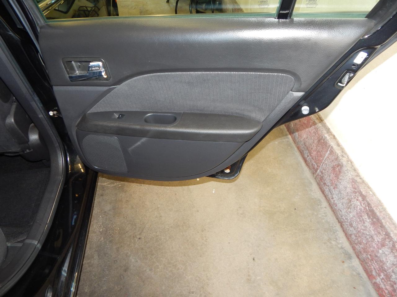 Mercury Milan 4dr Sdn I4 FWD 2009