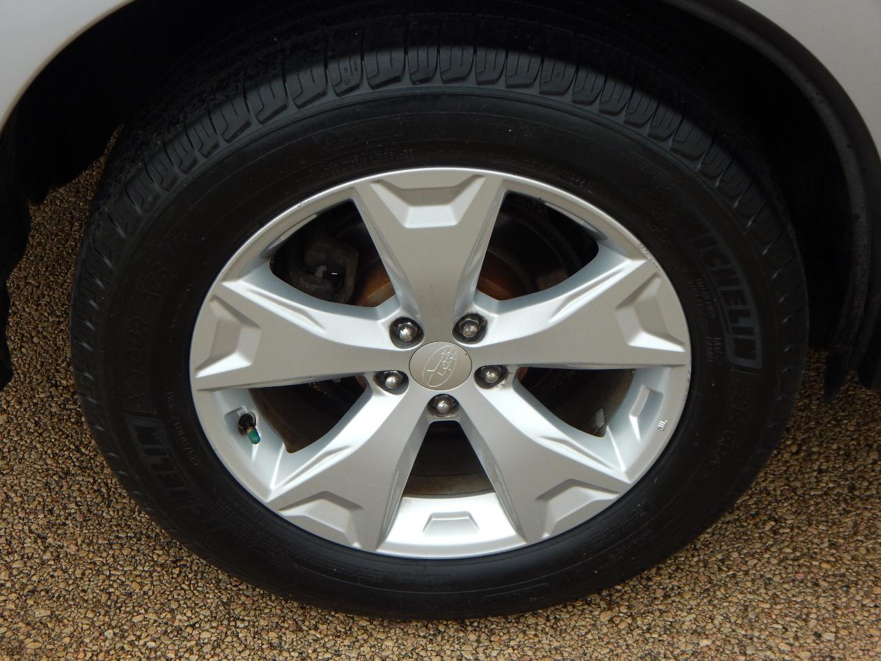 Subaru Forester 4dr CVT 2.5i Premium PZEV 2015