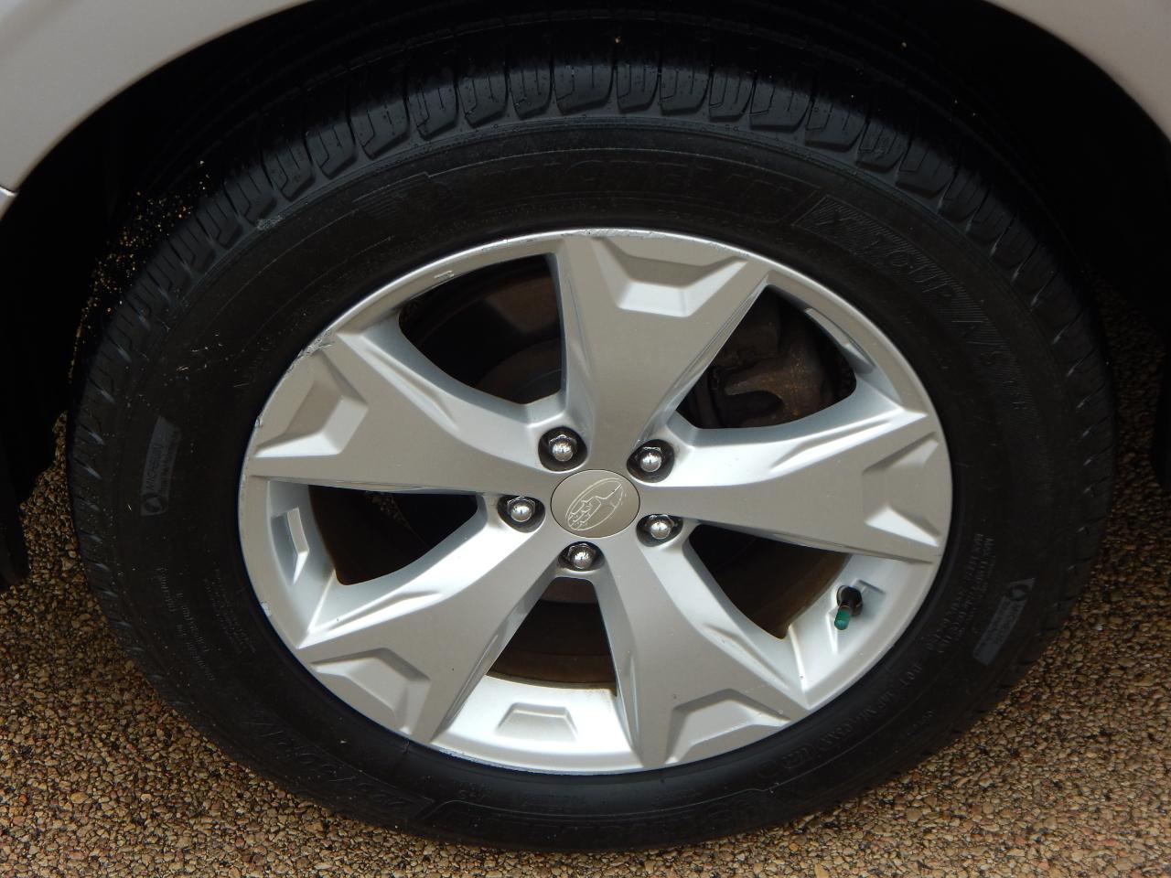 Subaru Forester 4dr CVT 2.5i Premium PZEV 2015