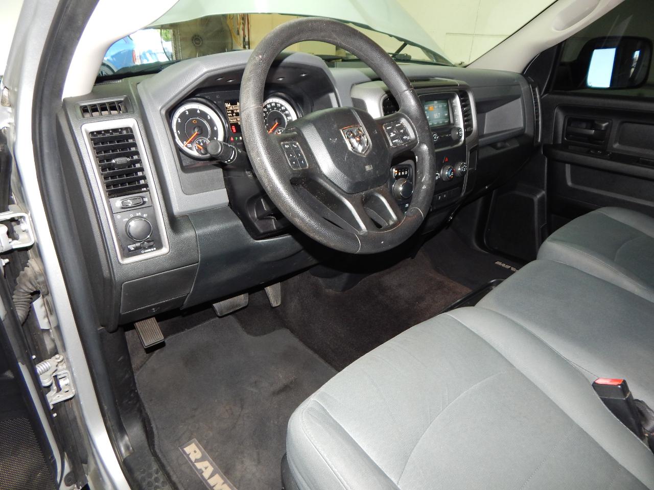 RAM 1500 4WD Crew Cab 140.5" Tradesman 2016