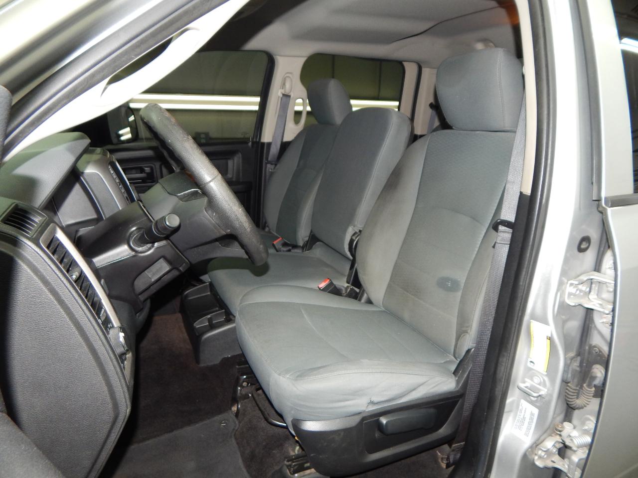 RAM 1500 4WD Crew Cab 140.5" Tradesman 2016