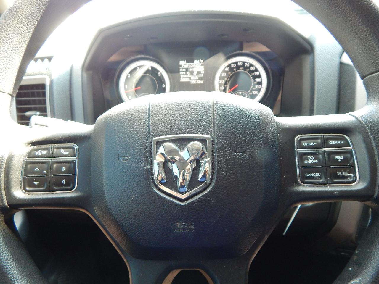RAM 1500 4WD Crew Cab 140.5" Tradesman 2016