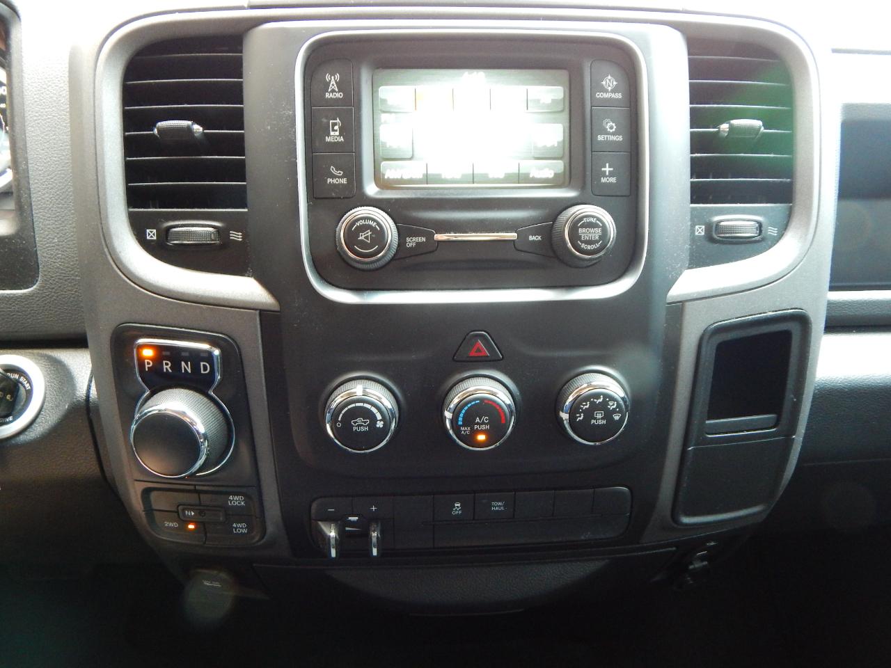 RAM 1500 4WD Crew Cab 140.5" Tradesman 2016