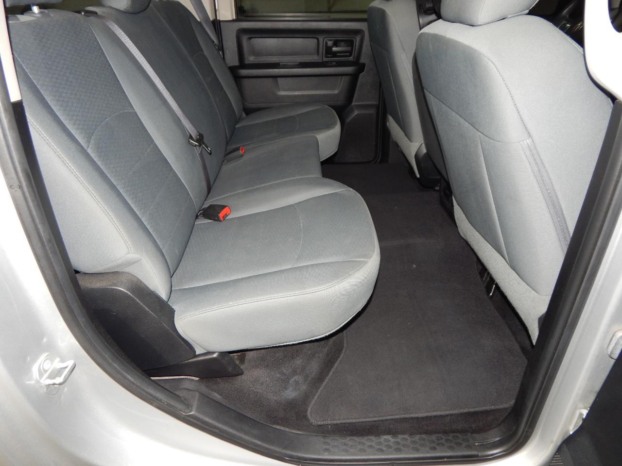 RAM 1500 4WD Crew Cab 140.5" Tradesman 2016