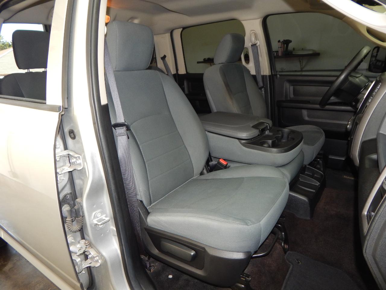 RAM 1500 4WD Crew Cab 140.5" Tradesman 2016
