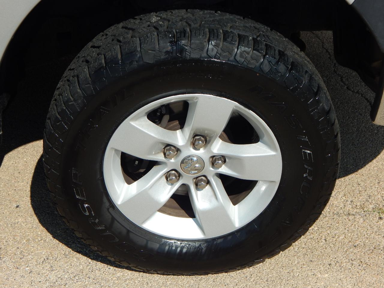 RAM 1500 4WD Crew Cab 140.5" Tradesman 2016