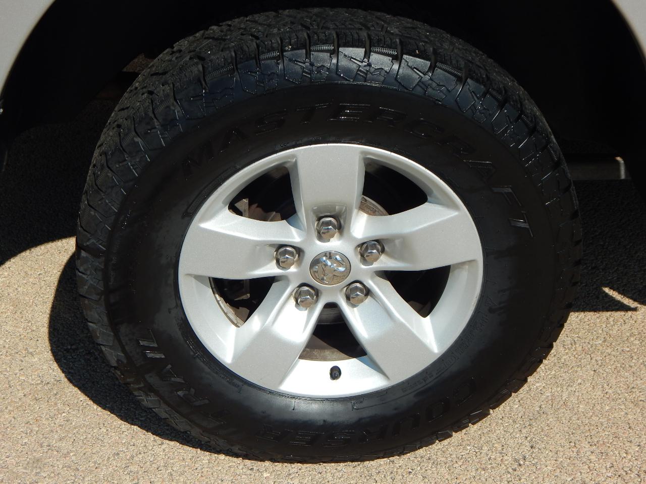 RAM 1500 4WD Crew Cab 140.5" Tradesman 2016