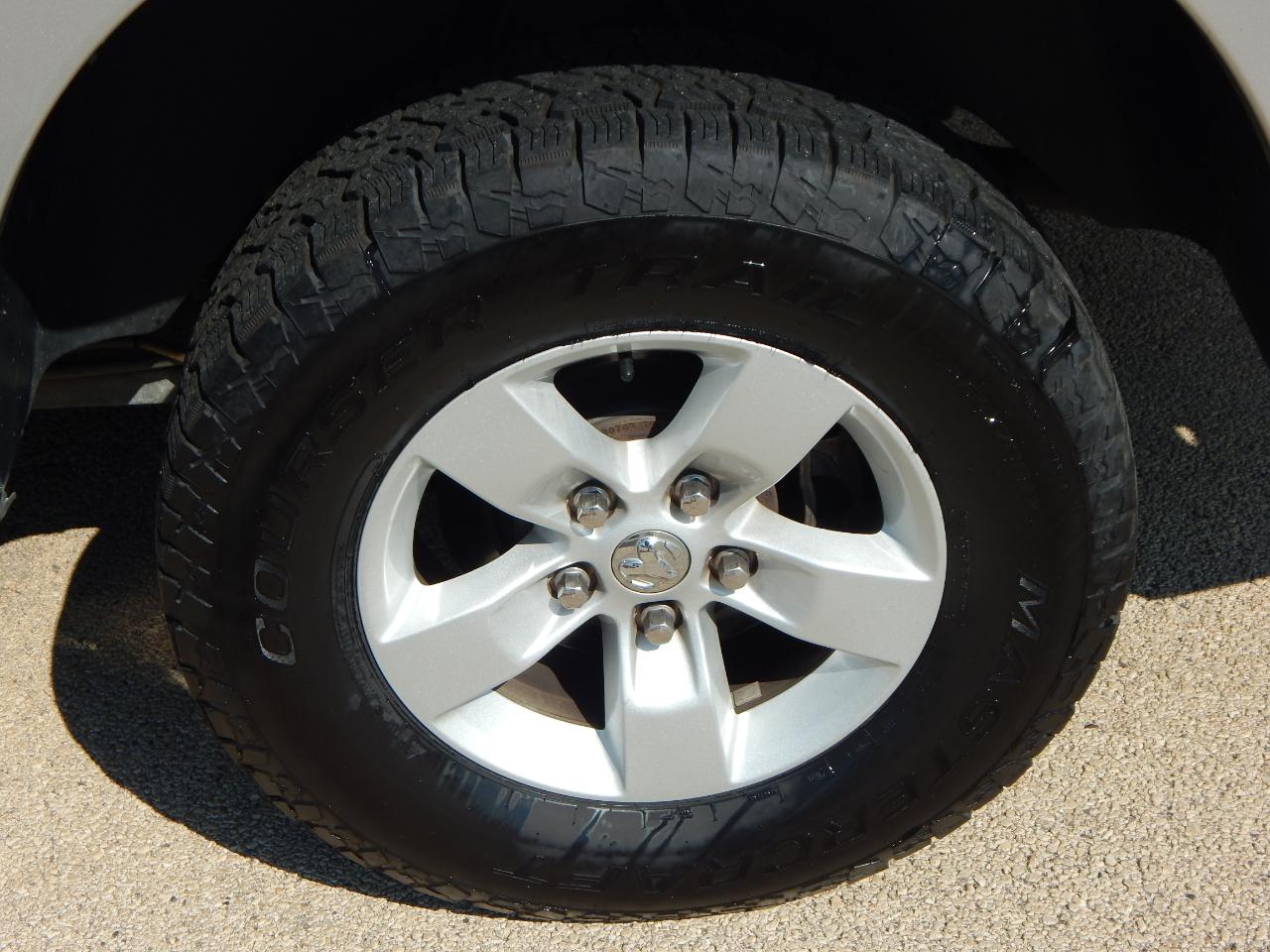 RAM 1500 4WD Crew Cab 140.5" Tradesman 2016