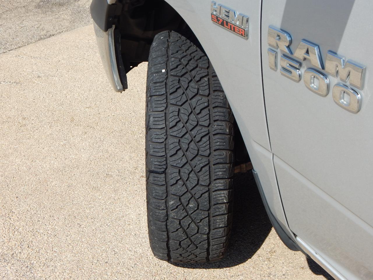 RAM 1500 4WD Crew Cab 140.5" Tradesman 2016