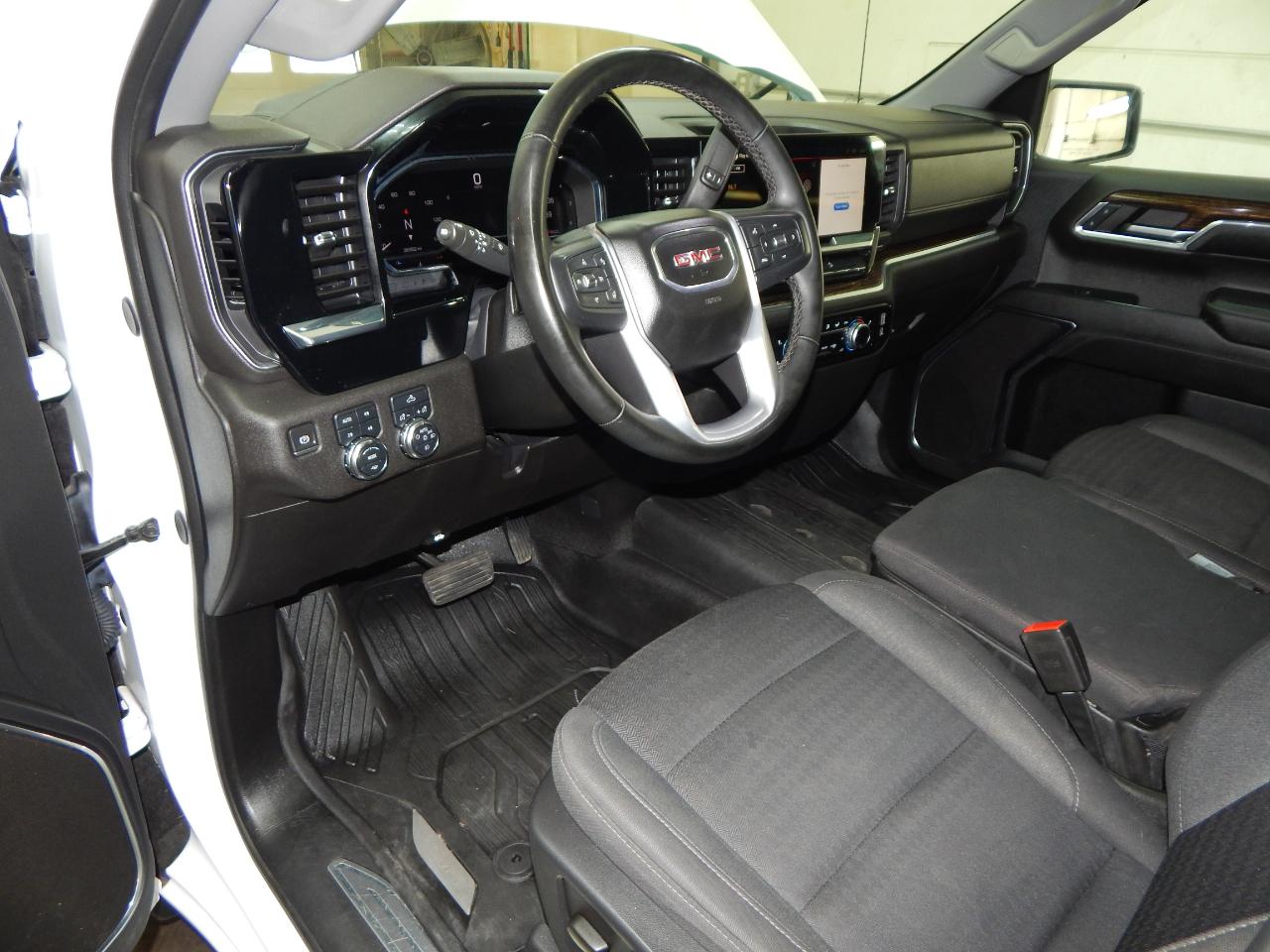 GMC Sierra 1500 4WD Crew Cab 147" Elevation 2024