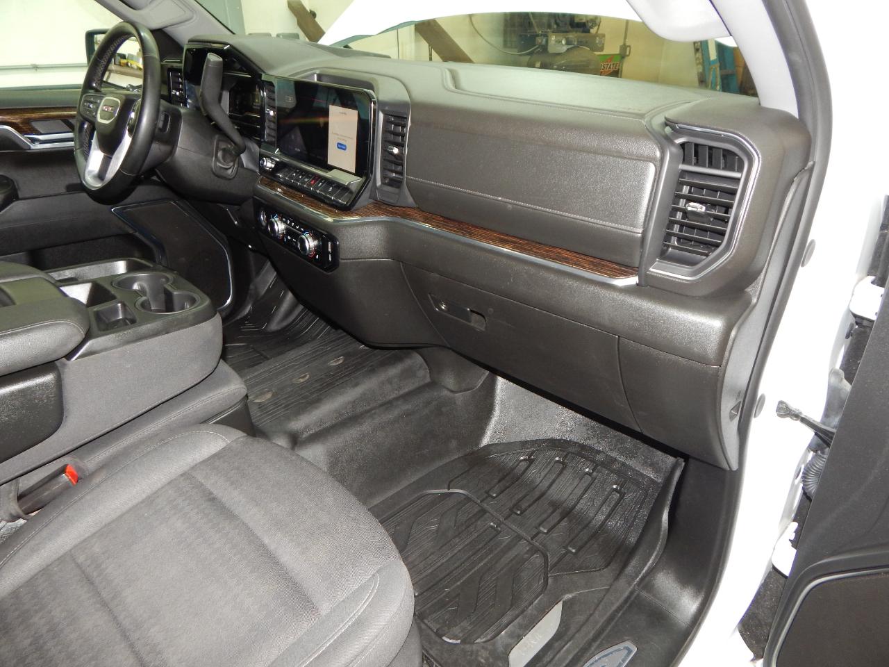 GMC Sierra 1500 4WD Crew Cab 147" Elevation 2024