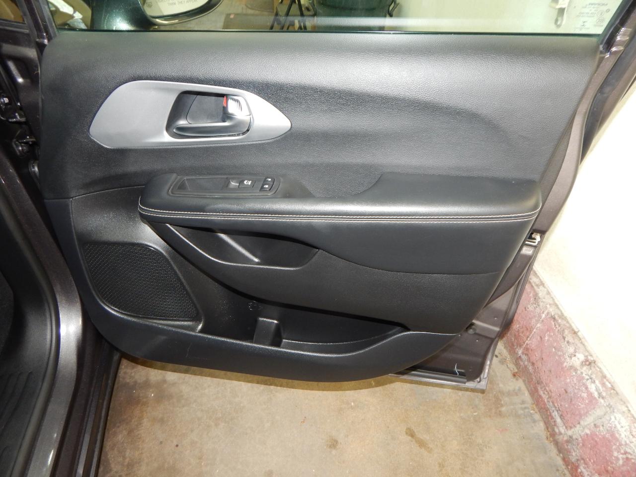 Chrysler Pacifica Touring L Plus FWD 2019