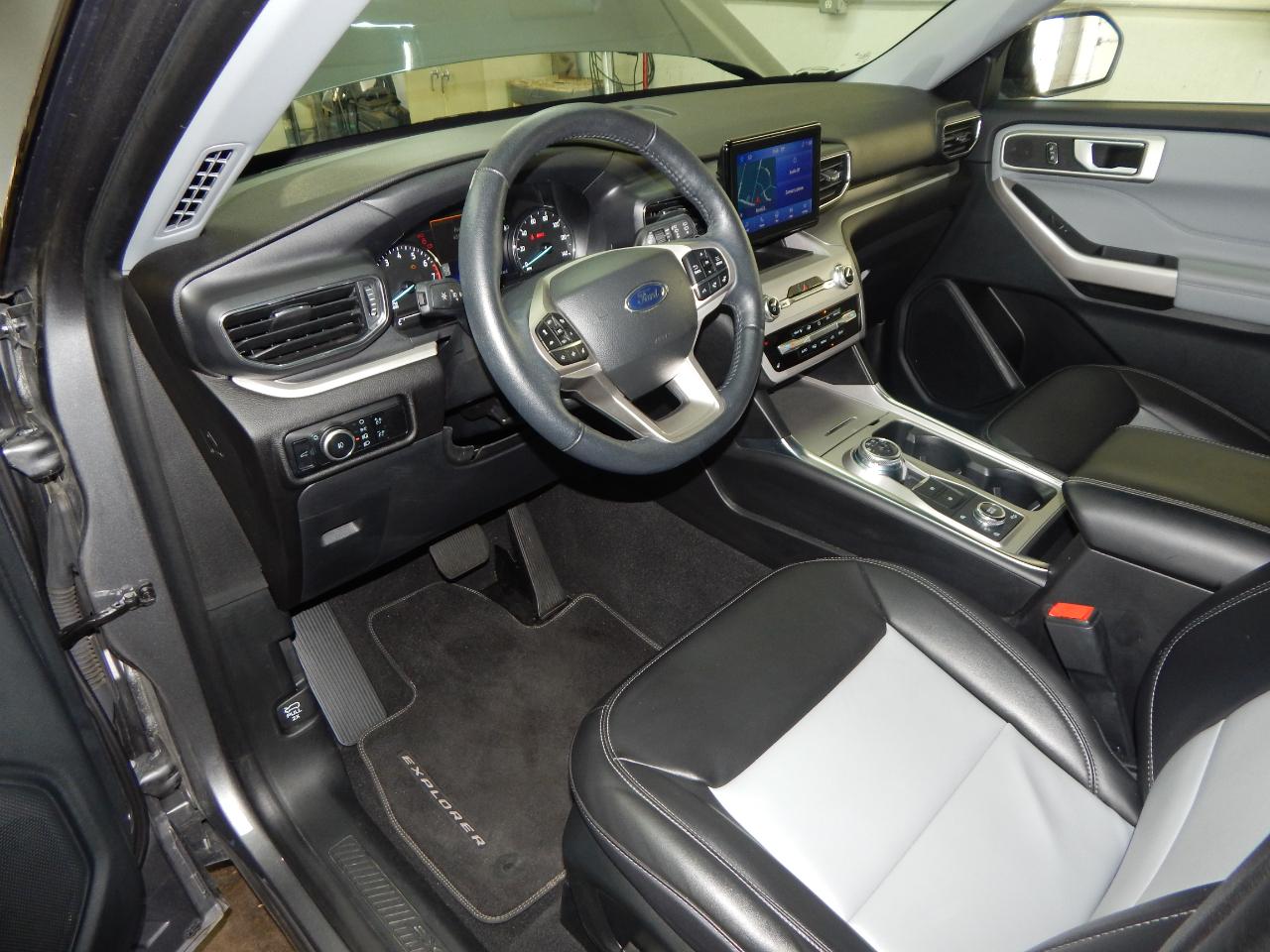 Ford Explorer XLT 4WD 2023
