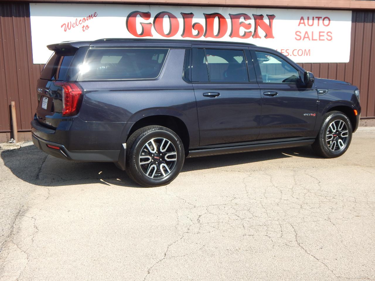 GMC Yukon XL 4WD 4dr AT4 2023