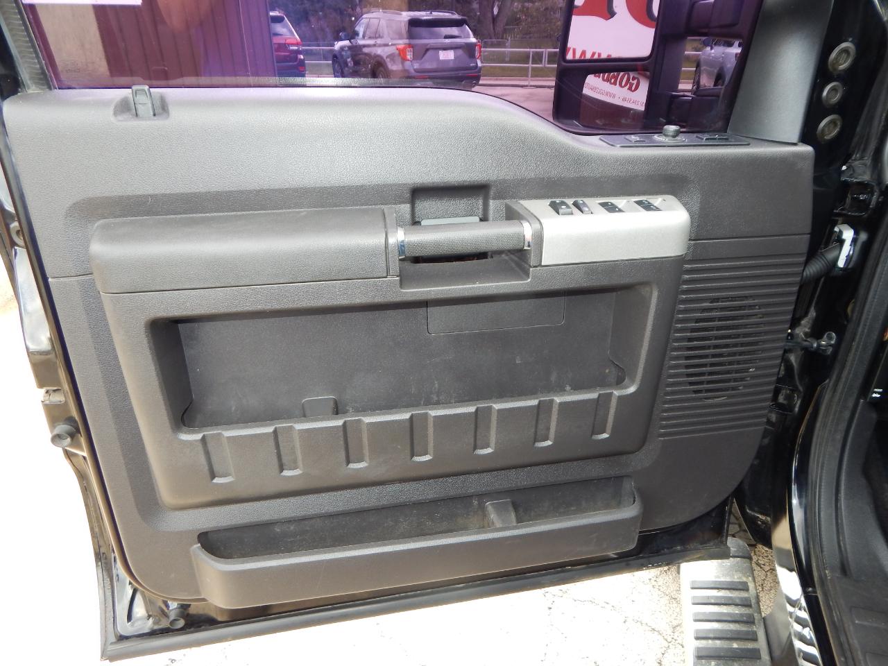 Ford Super Duty F-350 DRW 4WD Crew Cab 172" Lariat 2016