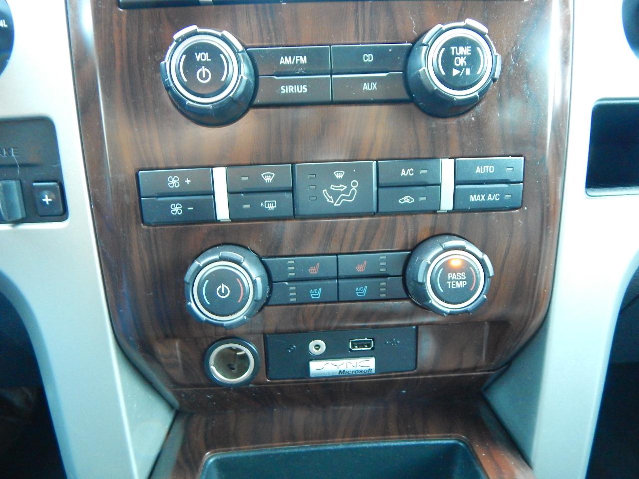 Ford F-150 4WD SuperCrew 145" Lariat 2012